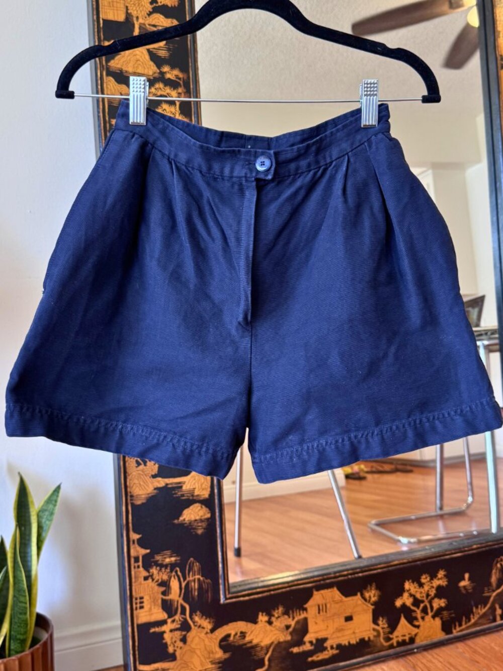 Vintage Valentino Boutique Navy Shorts – 24"